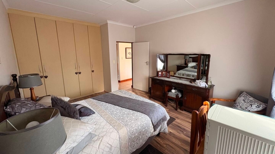 3 Bedroom Property for Sale in Fraaiuitsig Western Cape